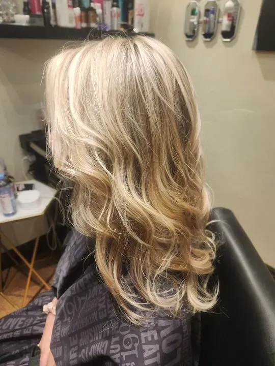 https://cdn.salonspotlight.com/photos/XuiGav8yNgkrSOeODt8M/bf71079a-8e2d-41e5-8c6e-cac4dbdbc7b2_720x720