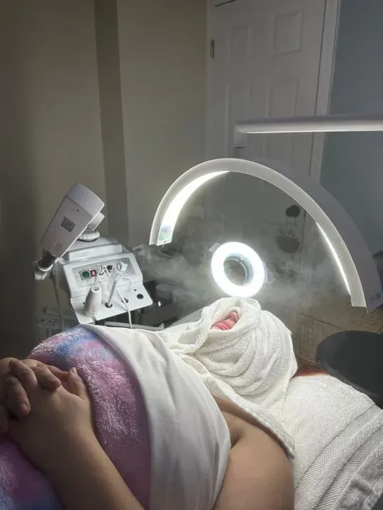 https://cdn.salonspotlight.com/photos/XvpuTAFh1woyPwdwSMx4/1436d3bc-f689-49c0-91e7-d23387ca8bd6_720x720