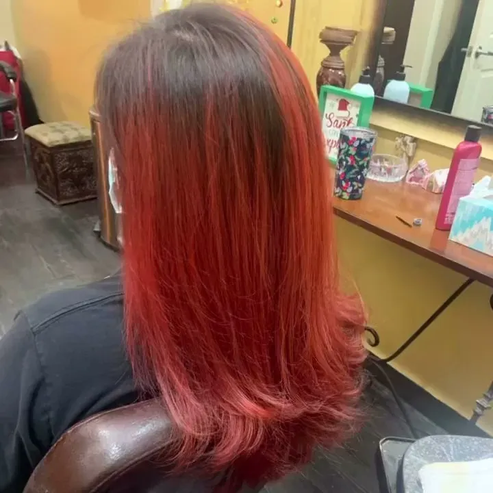 https://cdn.salonspotlight.com/photos/Xw1V6wCrH7jYsLVUNQz3/d06be447-a4f5-4c9d-b488-10e6a06b7646_720x720