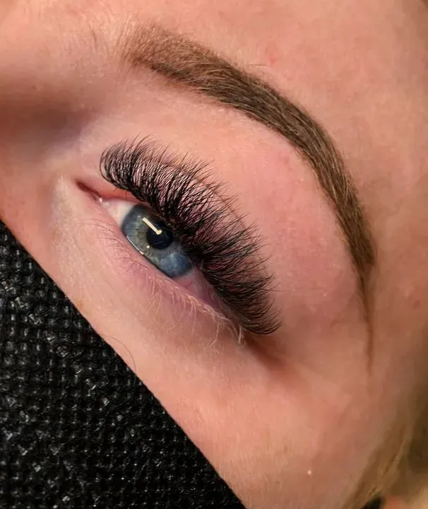 https://cdn.salonspotlight.com/photos/XxBLX4nIaFAVZCqwGlM3/23f372c6-fd2e-448f-ac3f-67b523ed67f1_720x720