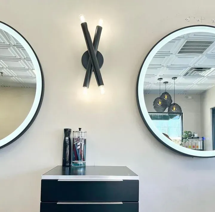 https://cdn.salonspotlight.com/photos/XyBsOMdIuwazumC0pwdl/edf791f6-4f81-4c81-a3d1-985d6952de80_720x720