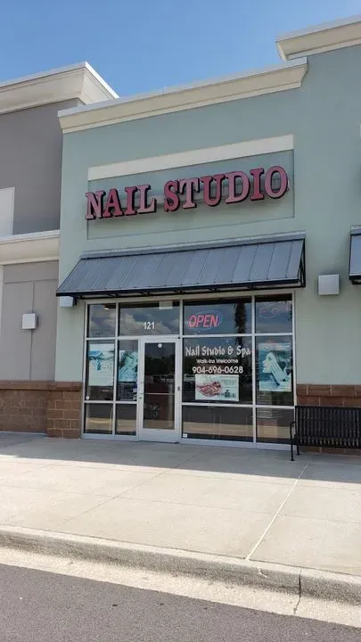 https://cdn.salonspotlight.com/photos/Y0kqGFxityR4zHqFMPNo/4967dee2-0dd8-4bf7-931c-6c0fb17b558f_720x720