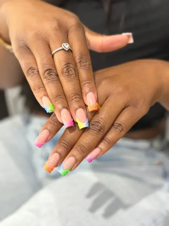 https://cdn.salonspotlight.com/photos/Y3uxLyXdGVL9doxe54bn/61d030ad-94cc-4558-b738-fb3bbd6f8ee0_720x720