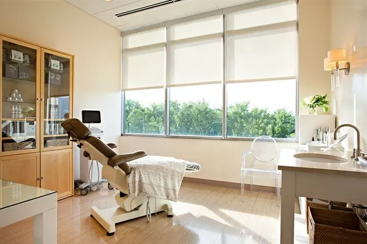https://cdn.salonspotlight.com/photos/Y4swsXwBwztcPgwH3NwS/f6789208-59c2-49ef-97fa-457bc7850b5b_720x720