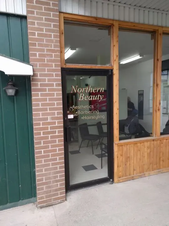 https://cdn.salonspotlight.com/photos/Y8iWsg04FocQ8YMcj48J/d66767eb-5e38-4f15-92ca-ad3ad54d7af8_720x720