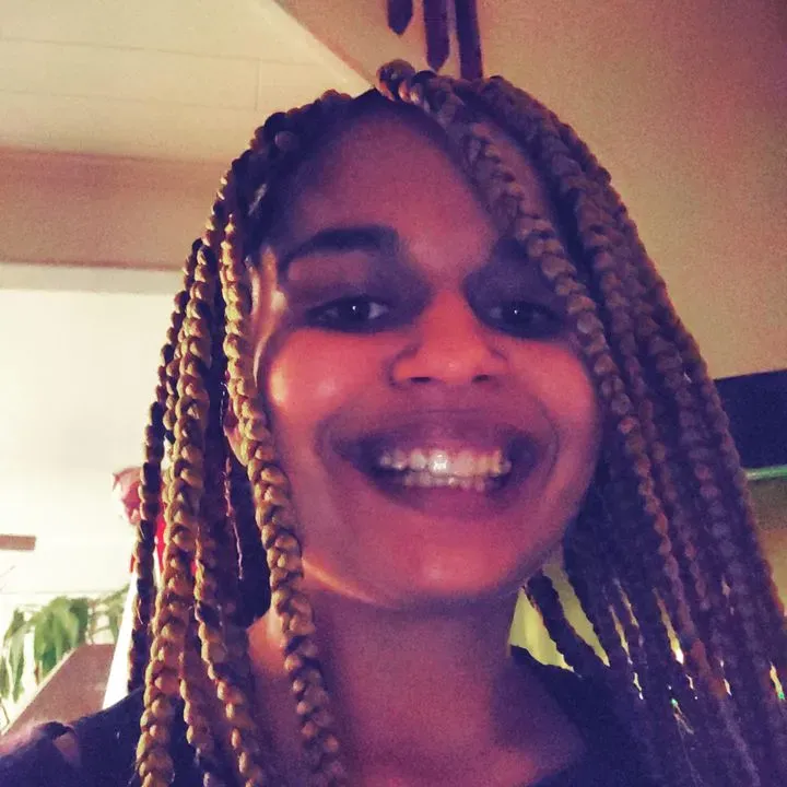https://cdn.salonspotlight.com/photos/Y8j3td4FJzN894jBd1Hm/5d763674-3d2e-4298-ab38-71687123f690_720x720