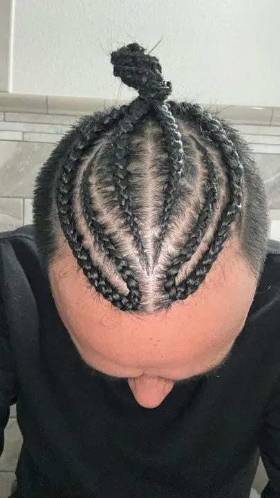 https://cdn.salonspotlight.com/photos/Y8j3td4FJzN894jBd1Hm/aac0aa2a-9f7a-481b-8793-0d6b510a61af_720x720