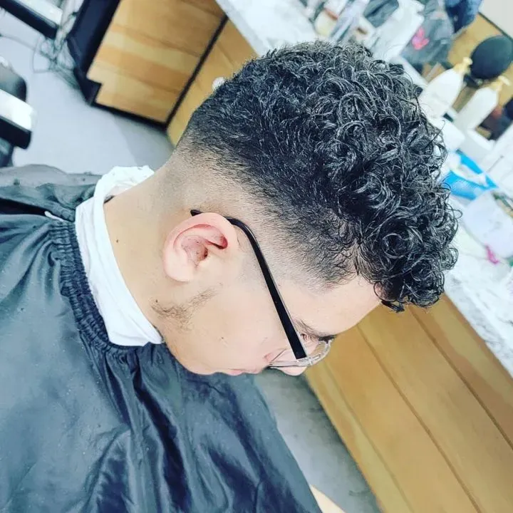 https://cdn.salonspotlight.com/photos/Y9rJS1HWfKjrYO7Ihxkn/158cfbf4-4f49-44a4-81e9-835ecd9d719f_720x720