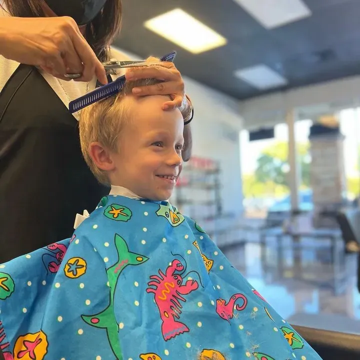 https://cdn.salonspotlight.com/photos/Y9sUexw0AWUBesie1ivJ/2187855a-e40f-492d-818d-629773cb2557_720x720