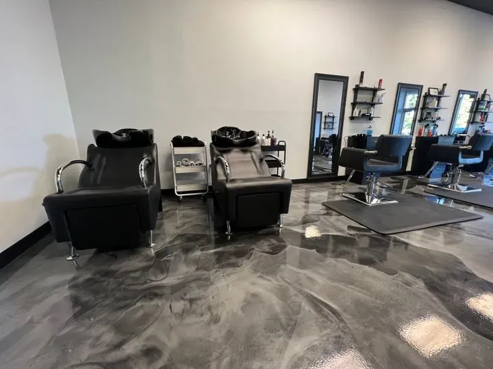 https://cdn.salonspotlight.com/photos/Y9sUexw0AWUBesie1ivJ/292f3bf3-bf42-49fa-a0e0-fafd0f368d2d_720x720