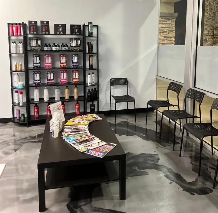 https://cdn.salonspotlight.com/photos/Y9sUexw0AWUBesie1ivJ/d96980a1-0544-45b3-b1f3-76f6178d1fc5_720x720