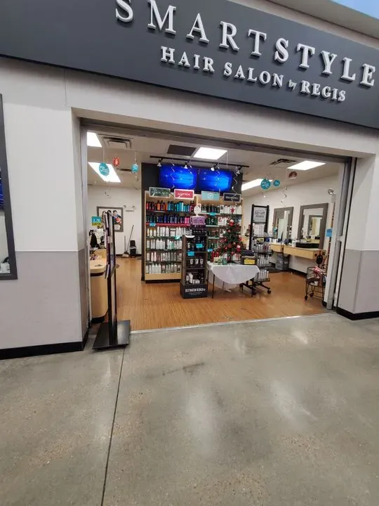 https://cdn.salonspotlight.com/photos/YAURcKpJg2D5TsPUfvkH/0d7d3bb4-9ed7-49e0-ad07-4f28705d4c90_720x720