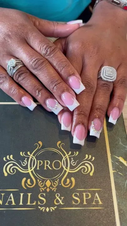 https://cdn.salonspotlight.com/photos/YB5yEFZA8Kh5q1fW7bHh/617a5f87-d2b3-4841-b1a3-19ca25b3d121_720x720