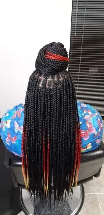 https://cdn.salonspotlight.com/photos/YBiKJB9jO70F5GlNkBhS/05aa3a04-8d5a-4144-b655-67d7748d78c1_720x720