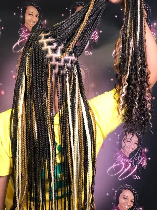 https://cdn.salonspotlight.com/photos/YBiKJB9jO70F5GlNkBhS/3e4da354-95fe-434c-890c-6021b14d27ba_720x720