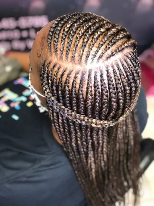 https://cdn.salonspotlight.com/photos/YBiKJB9jO70F5GlNkBhS/42f36fda-e8a8-4d04-9e37-cfe9ed4450c0_720x720
