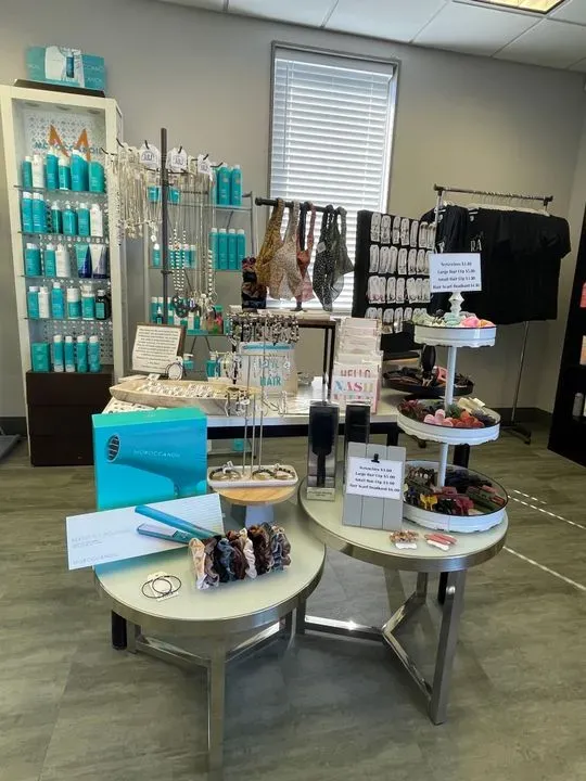 https://cdn.salonspotlight.com/photos/YDIaRIEPMK0OU4L65ohW/4014126f-05c5-48ad-881d-15202e02c3ff_720x720