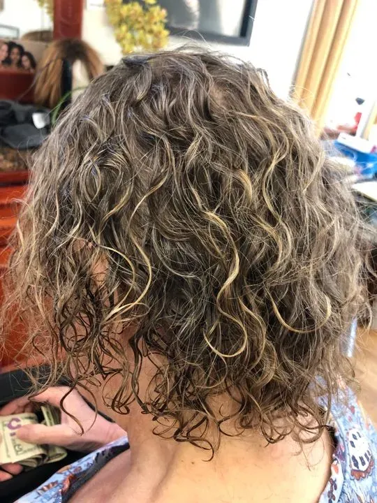 https://cdn.salonspotlight.com/photos/YDMdzKYfZXH6NCP0lBvz/369cd26f-855f-4f8e-892c-c2d3296c0de8_720x720