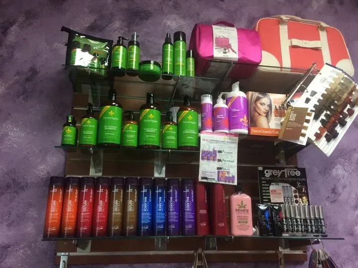 https://cdn.salonspotlight.com/photos/YEY0fQV560YcYFtcRRTj/f09b5ad8-4522-4a27-ad50-83fbc78bca5b_720x720