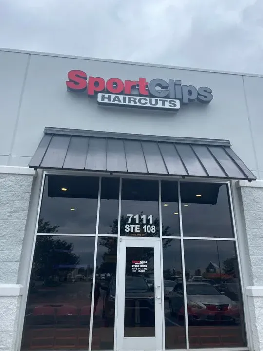 https://cdn.salonspotlight.com/photos/YEd2fXSlJlsIGh9AsIIo/d60d2324-7cd3-4145-88ff-0cf945ac31f3_720x720