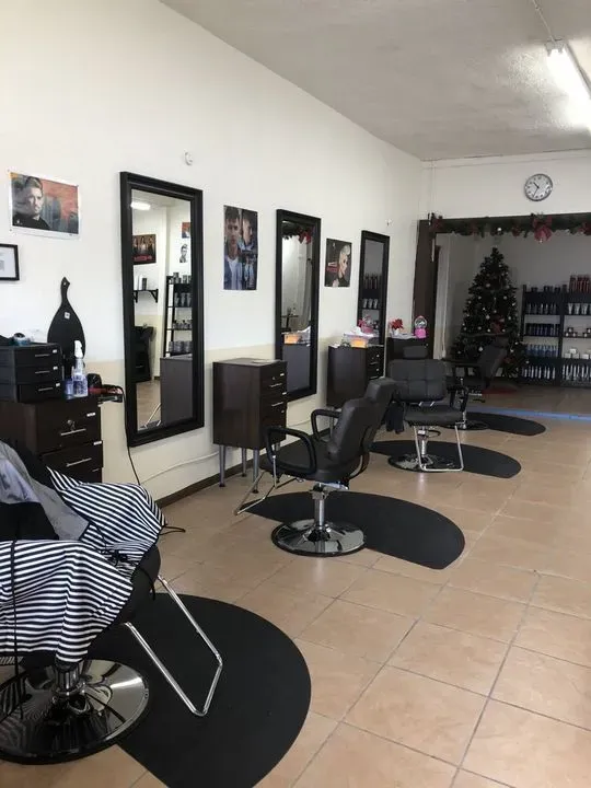 https://cdn.salonspotlight.com/photos/YEt1grw3gqNaUEnwssZ4/ca3b0663-b3d4-4843-a99d-d7986abf475e_720x720