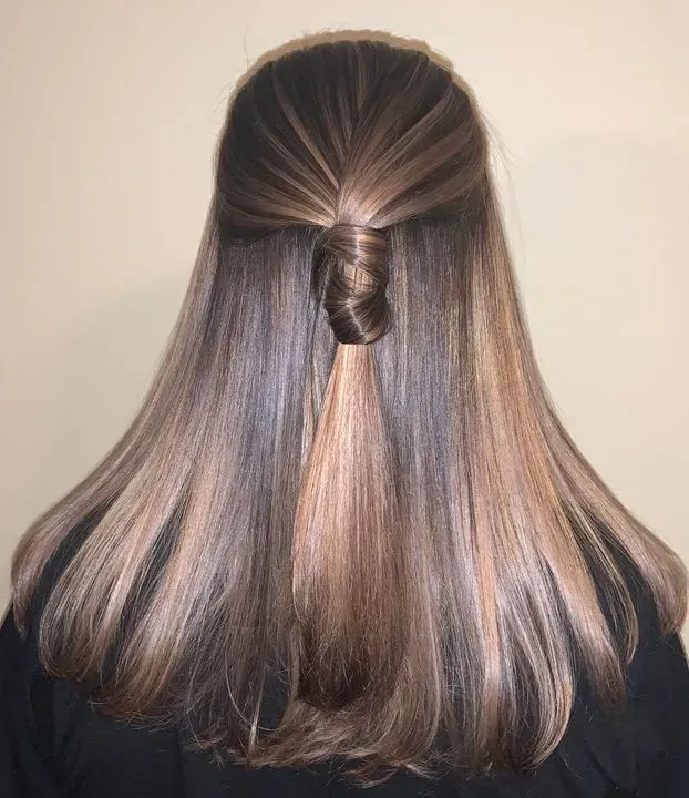 https://cdn.salonspotlight.com/photos/YFRCxkSoaCYhwSGXGvjj/e5643433-bd8e-435c-ba0b-70982a11e1fb_720x720
