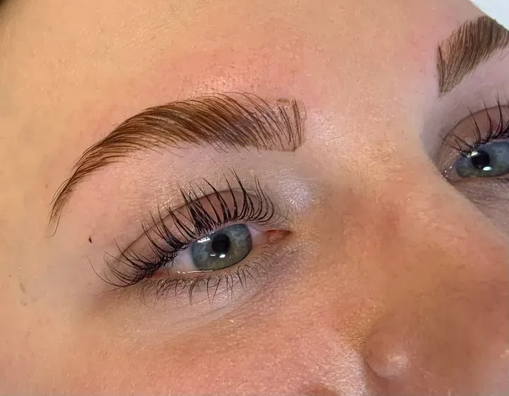 https://cdn.salonspotlight.com/photos/YFRCxkSoaCYhwSGXGvjj/fee2e995-44fa-437a-9935-27f3e2674a8e_720x720