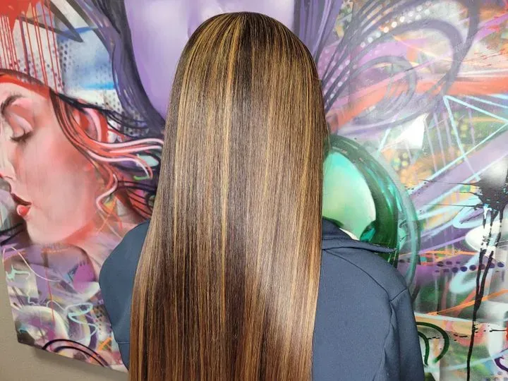 https://cdn.salonspotlight.com/photos/YFeJ5J6vwEZGiBc5Uumo/b2a326c9-b4ef-4274-b65d-9ab18bec7462_720x720