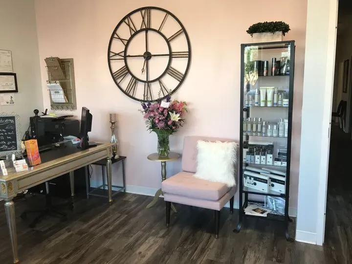 https://cdn.salonspotlight.com/photos/YI3adwetrxXD0zjLld4X/ef66a800-d6c7-465b-9e27-2888522fe5c3_720x720