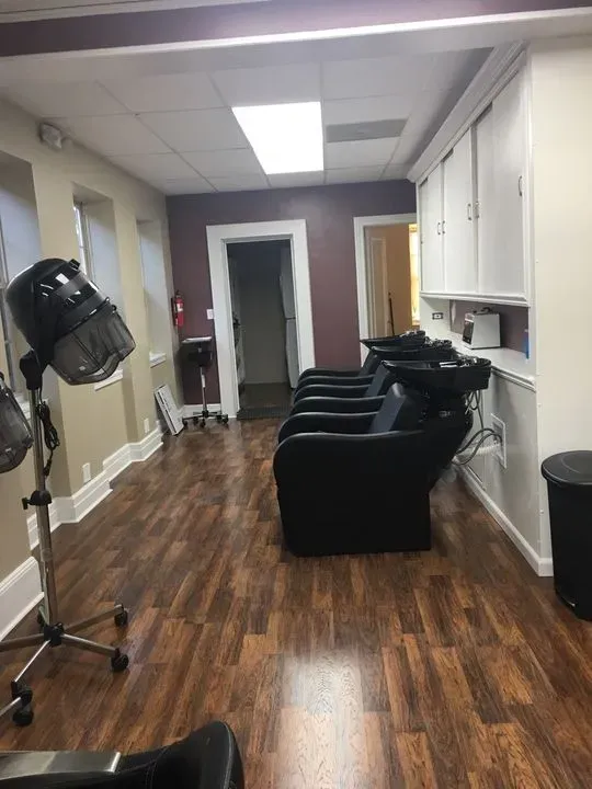 https://cdn.salonspotlight.com/photos/YIguk9o1eafyrTH0UEl6/6e2da063-3fe7-4964-89c3-4eb98f4fb1dd_720x720