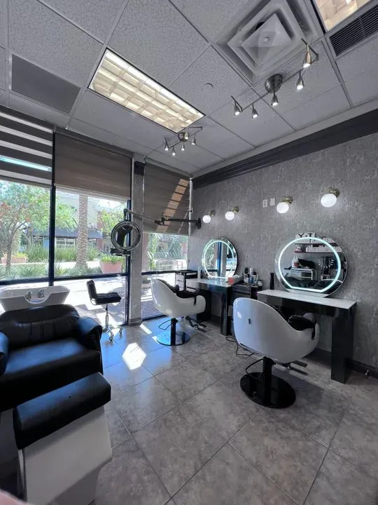 https://cdn.salonspotlight.com/photos/YIloQyhoEWFTOMr4KObJ/0cc627b8-d211-4b0b-a0ea-efa71b75460b_720x720