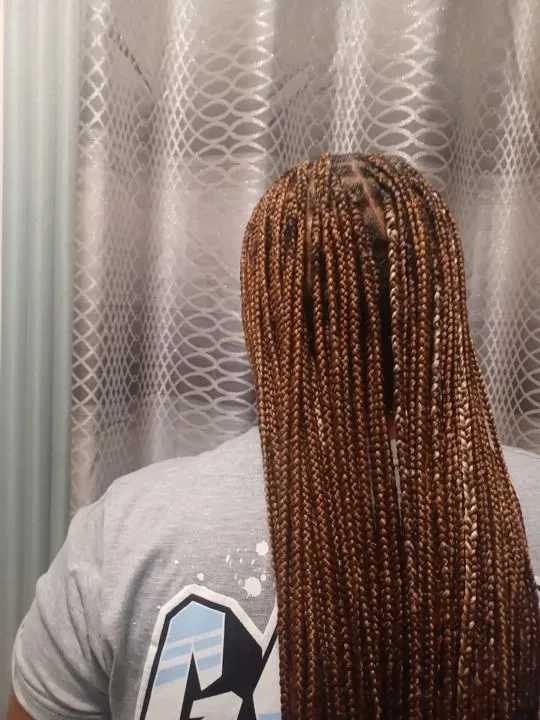 https://cdn.salonspotlight.com/photos/YMnmugYoPIQI9Vd54Ty7/4c0f08ae-c52b-41be-9959-68368d7990e5_720x720