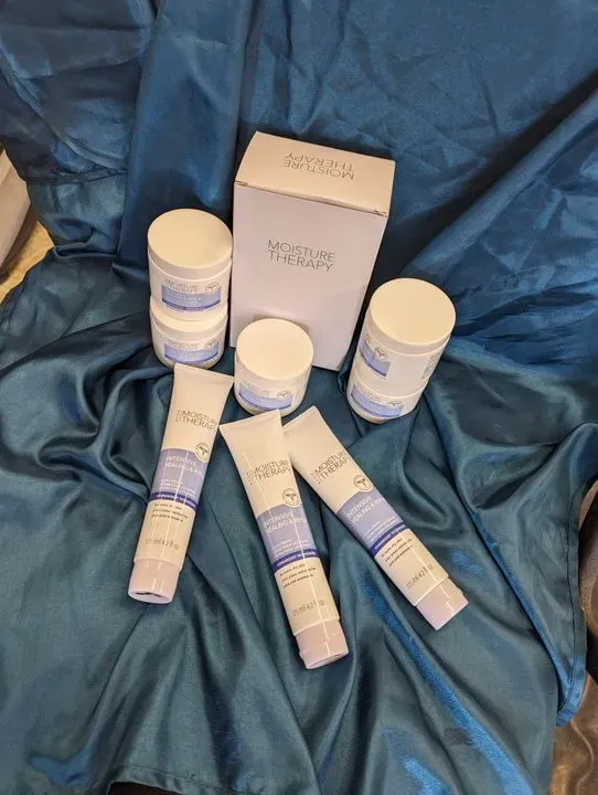 https://cdn.salonspotlight.com/photos/YNXdWY9CffttZlv22spM/06b810a6-c248-4f95-b12e-f5f0d9de696c_720x720