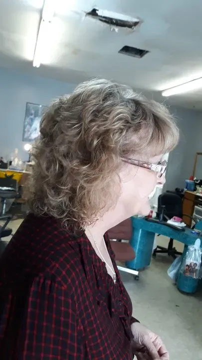 https://cdn.salonspotlight.com/photos/YNXdWY9CffttZlv22spM/372d1948-b7f1-43e6-8020-77af6236235f_720x720
