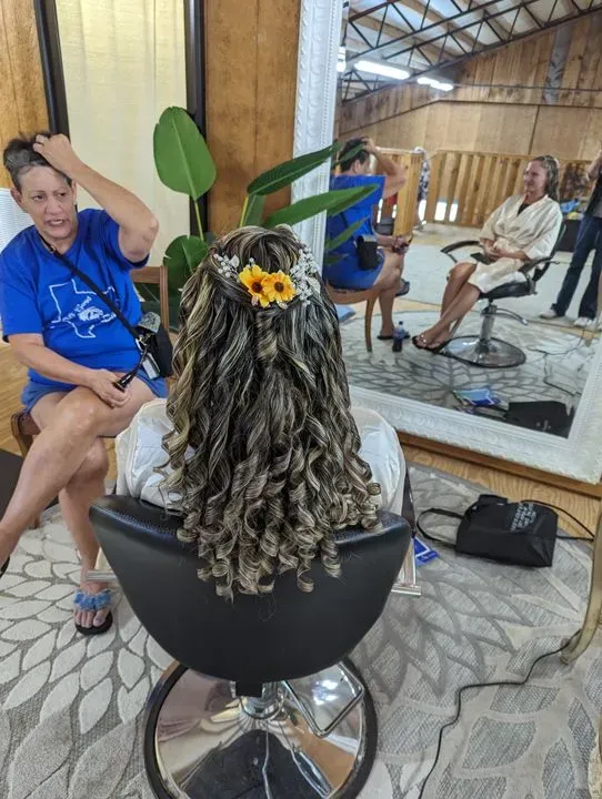 https://cdn.salonspotlight.com/photos/YNXdWY9CffttZlv22spM/415594fc-7269-43c5-85d2-63b6675c720d_720x720