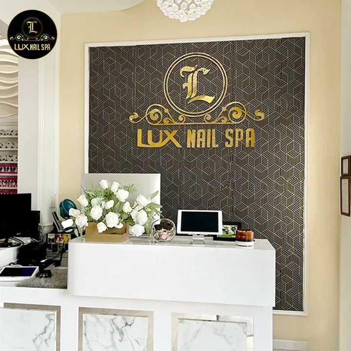 https://cdn.salonspotlight.com/photos/YOZ6wATACSzeihL6bQ3h/485eefef-0487-4533-9a04-123f3d5737c3_720x720