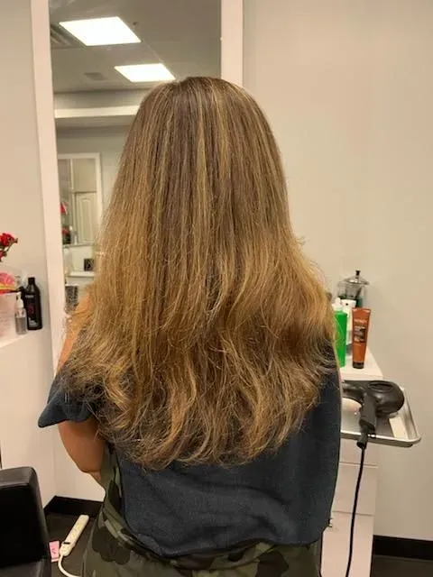 https://cdn.salonspotlight.com/photos/YPsqEerBKzXR99USc1Xl/e5631cca-2199-4e66-be6b-2089cfbf95fa_720x720