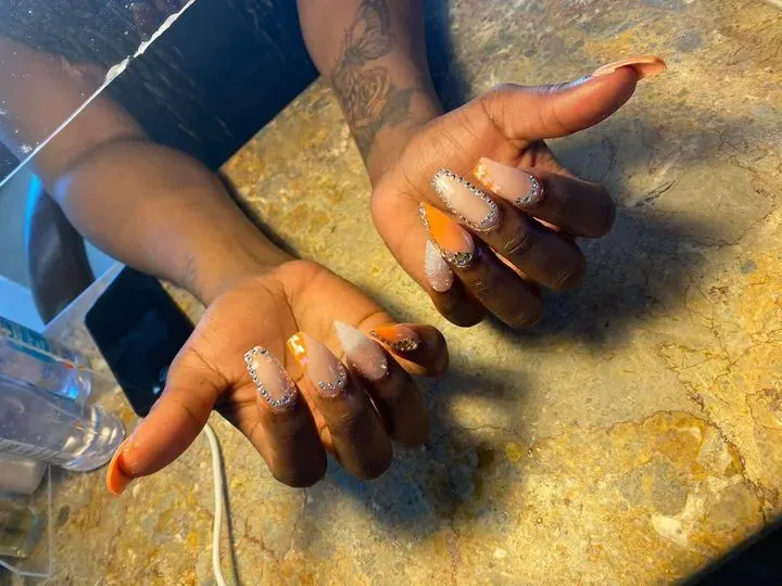 https://cdn.salonspotlight.com/photos/YTmr0uLyLIGunNlEI100/1a4b8c86-f691-486f-9e53-08697e8a5572_720x720