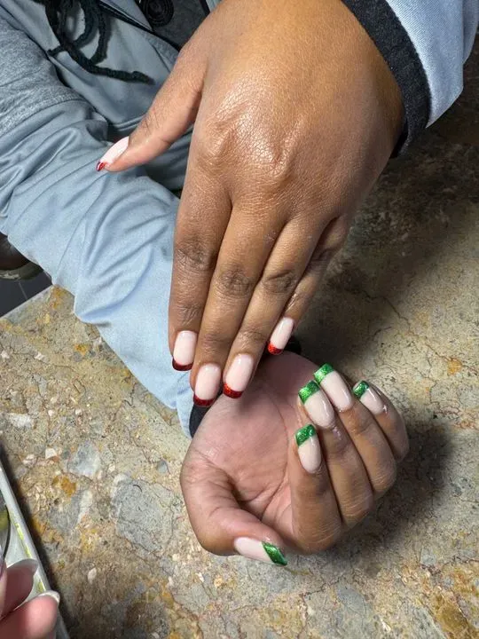 https://cdn.salonspotlight.com/photos/YTmr0uLyLIGunNlEI100/ef1ff91e-9605-478c-9b1b-d629dc04ca95_720x720