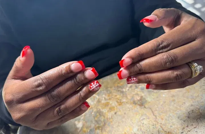 https://cdn.salonspotlight.com/photos/YTmr0uLyLIGunNlEI100/f640e2fb-407d-41d2-947b-560af4a6cb07_720x720