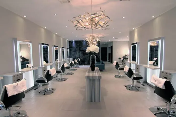 https://cdn.salonspotlight.com/photos/YUGdepCQ7PQLyIcjZrlI/31a48e49-3ce5-4baf-83f8-c4281e6d02c5_720x720