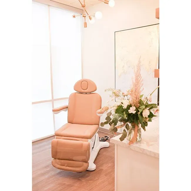 https://cdn.salonspotlight.com/photos/YWVoNc5xVC9cmoXQDKHs/4c8accab-07ba-45cc-9148-ae76ac35c4e2_720x720