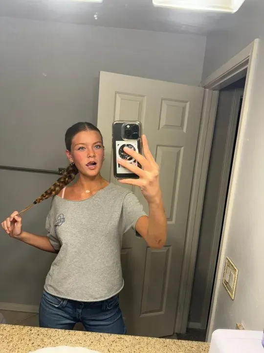 https://cdn.salonspotlight.com/photos/YWcAxPiIQUEWTnrPutB0/28f03d0e-c971-4f3e-b34f-fc33efd90d0b_720x720