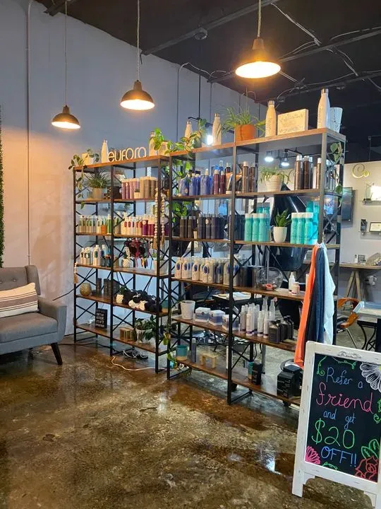https://cdn.salonspotlight.com/photos/YWcUY3dyHeIe6Uj5fdtF/a49c449c-437b-48e6-81e6-42585f7e6b91_720x720