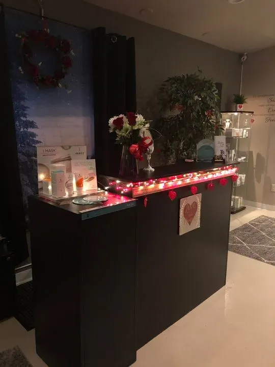 https://cdn.salonspotlight.com/photos/YYcITMjlBtEyOQJaoEZ9/5023703f-4c3a-4693-a80c-57dd43a7d5d7_720x720