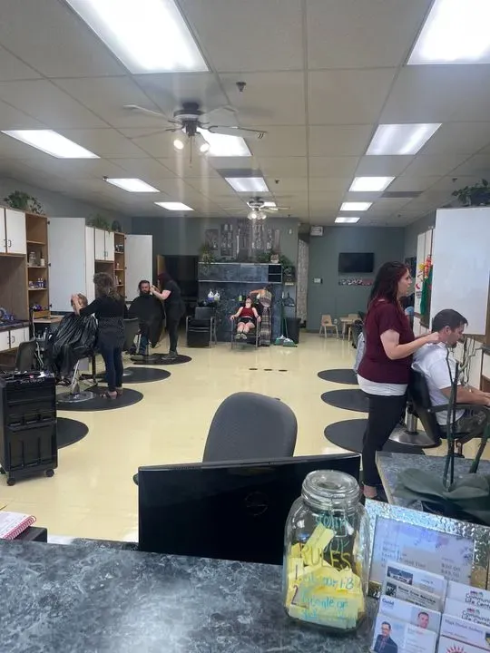 https://cdn.salonspotlight.com/photos/YZG95YyrpMih7qzrdvUO/4c60b38c-1cdf-4ba5-9dda-5331abc7c807_720x720