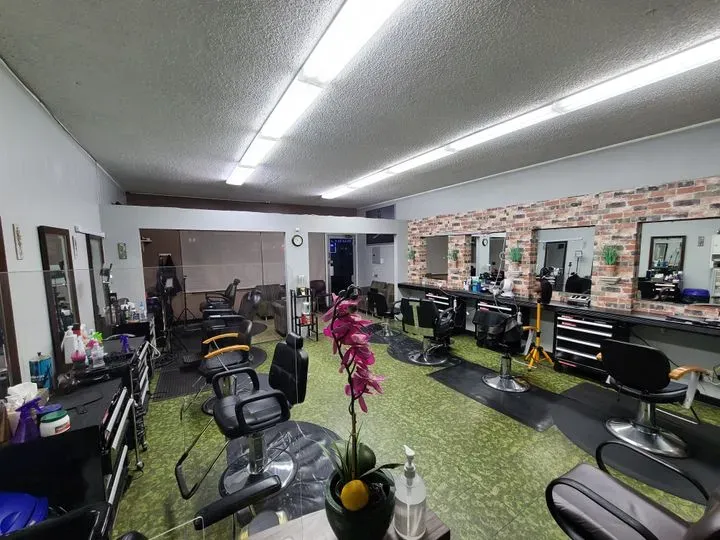 https://cdn.salonspotlight.com/photos/YZG95YyrpMih7qzrdvUO/5634cd23-e381-4f18-90a3-a24fb922a243_720x720