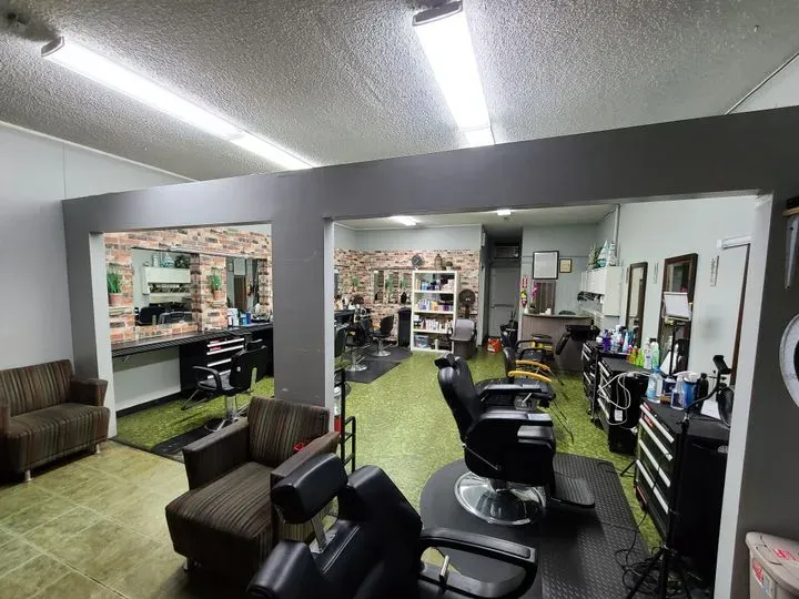 https://cdn.salonspotlight.com/photos/YZG95YyrpMih7qzrdvUO/6127b885-c5da-40c1-be9b-3f8e6c37ccfb_720x720