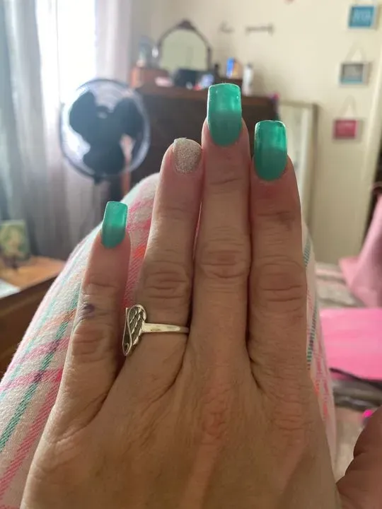 https://cdn.salonspotlight.com/photos/YZOHsxErdDvCNwAhTUHe/c21baa28-2910-4229-87c3-1fe3b927a83a_720x720