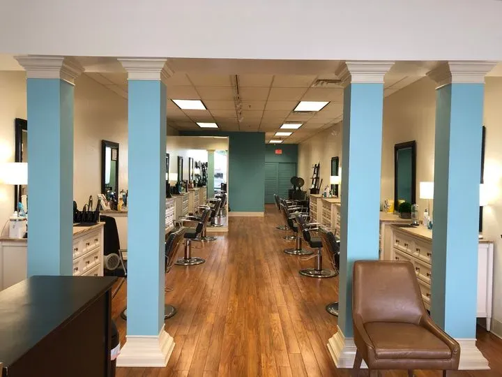 https://cdn.salonspotlight.com/photos/YbpudmCZGH8bAdtp7OzE/5df996de-441f-4afa-98d5-e546efdfb37e_720x720